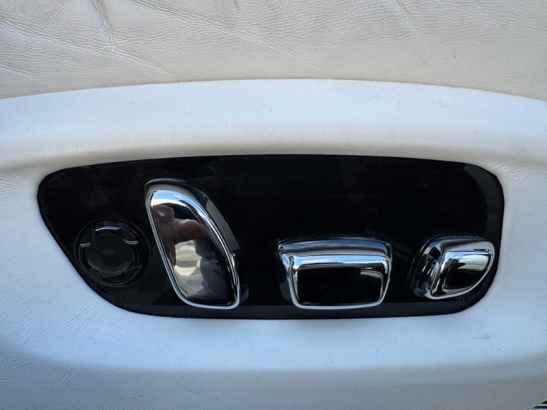 6.75 V12 SUV 5dr Petrol Auto 4WD Euro 6 (563 bhp)