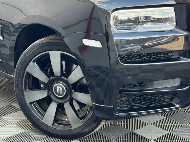 6.75 V12 SUV 5dr Petrol Auto 4WD Euro 6 (563 bhp)