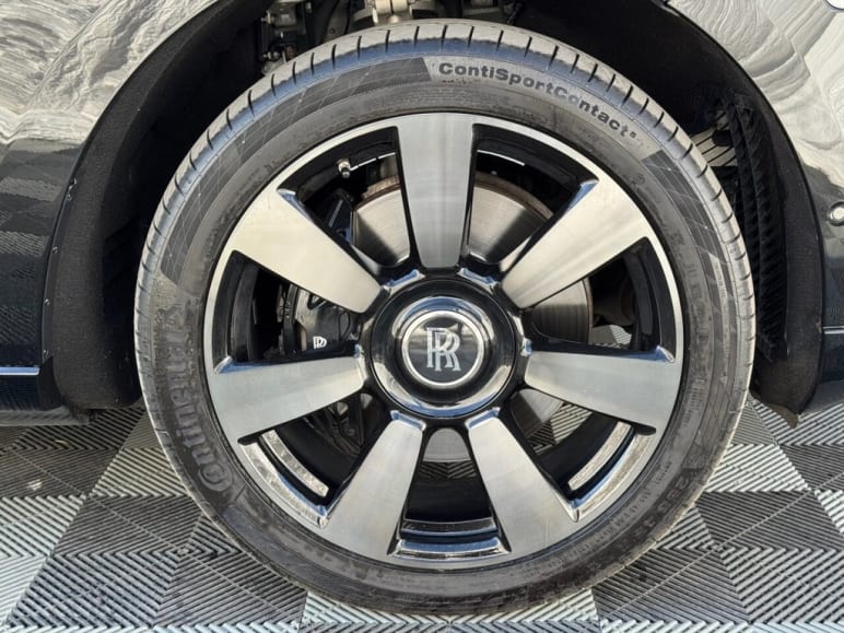6.75 V12 SUV 5dr Petrol Auto 4WD Euro 6 (563 bhp)