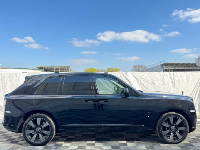 6.75 V12 SUV 5dr Petrol Auto 4WD Euro 6 (563 bhp)
