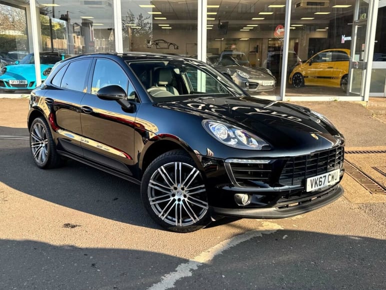 PORSCHE MACAN