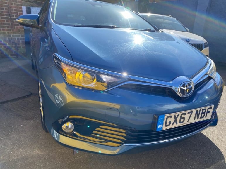TOYOTA AURIS
