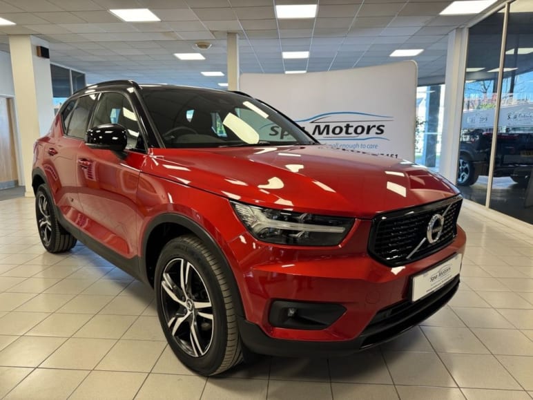 VOLVO XC40