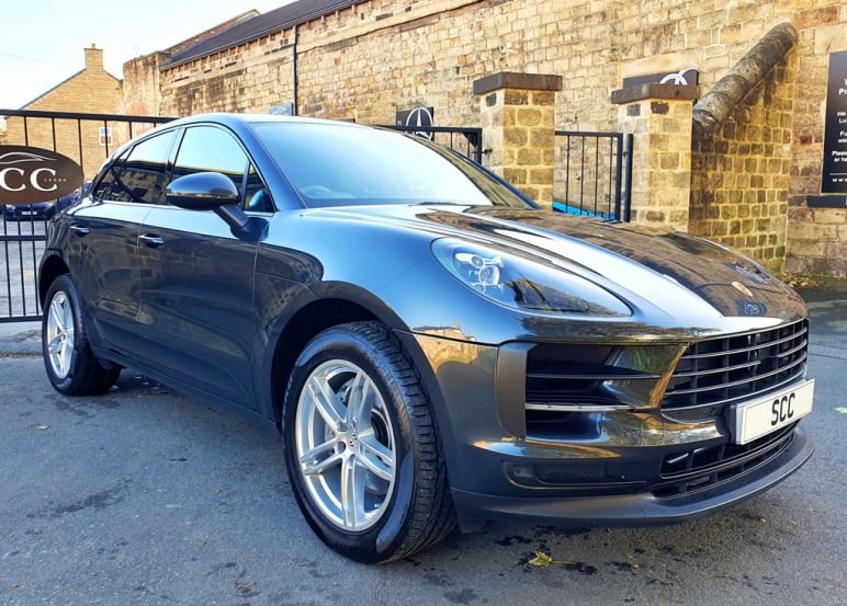 PORSCHE MACAN