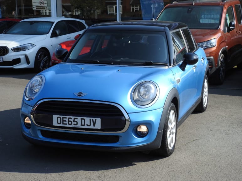 MINI HATCHBACK