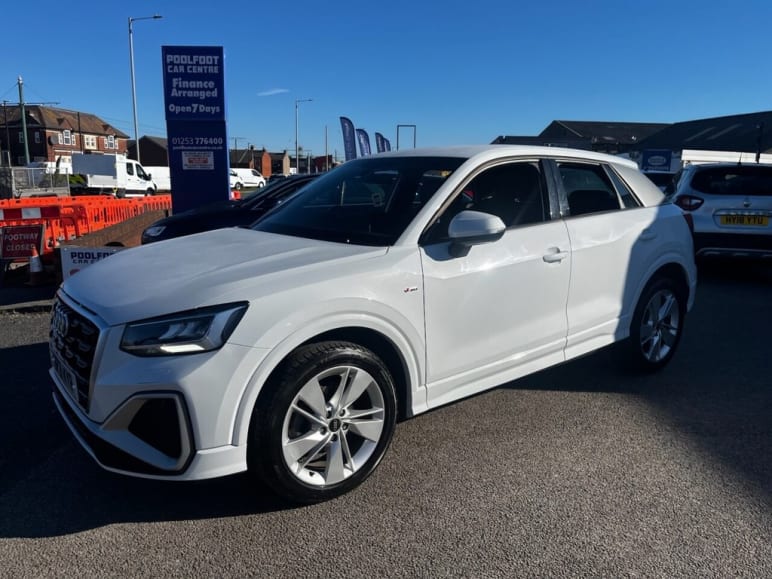 AUDI Q2