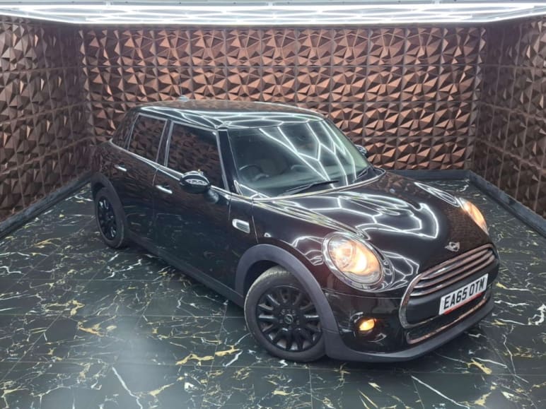 MINI HATCHBACK