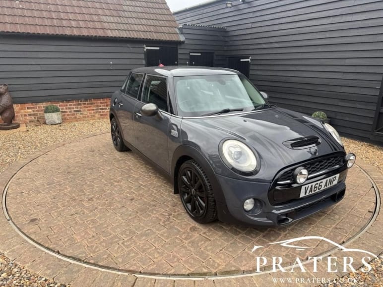 MINI HATCHBACK