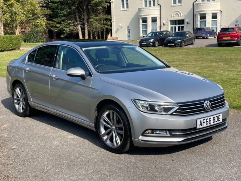 VOLKSWAGEN PASSAT
