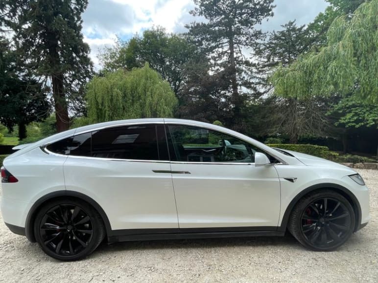 TESLA MODEL X