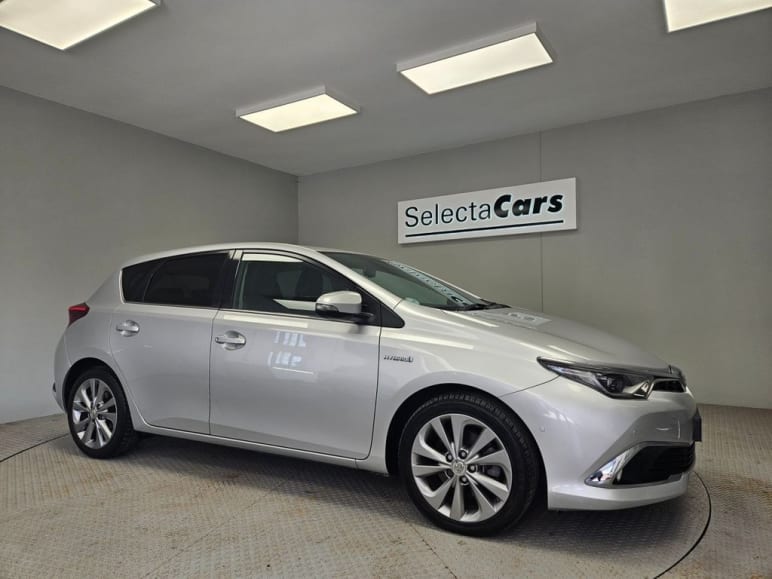 TOYOTA AURIS