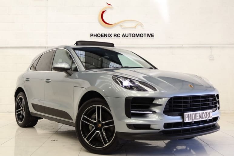 PORSCHE MACAN