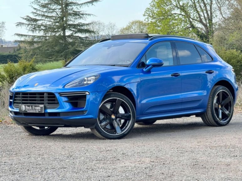 PORSCHE MACAN