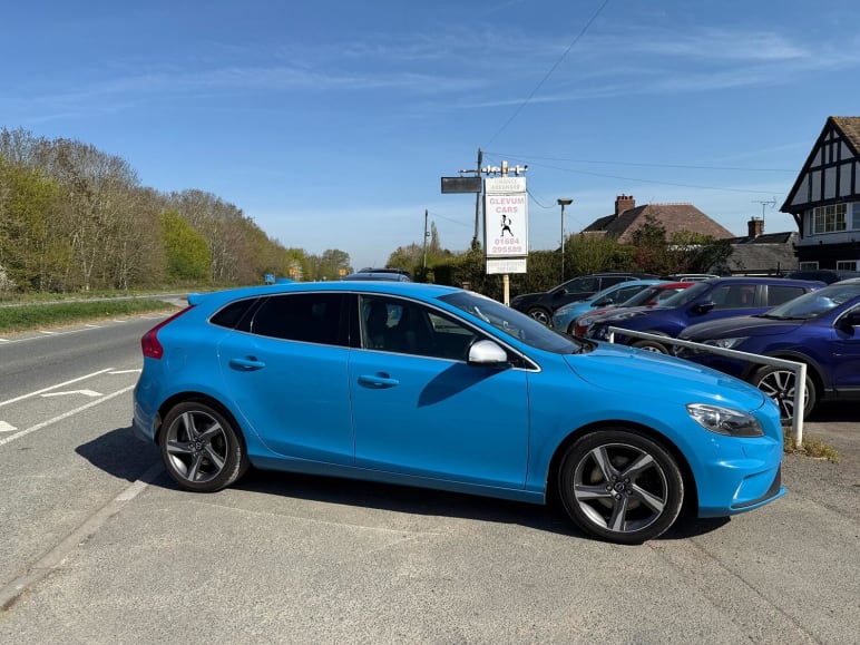 VOLVO V40