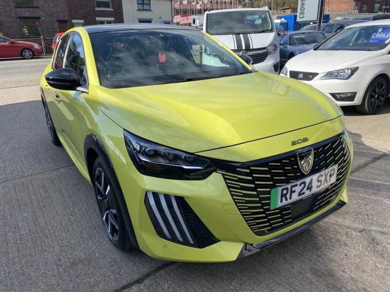 PEUGEOT 208