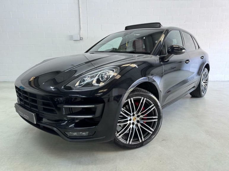 PORSCHE MACAN