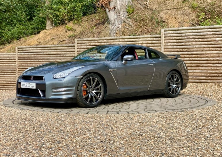 NISSAN GT-R