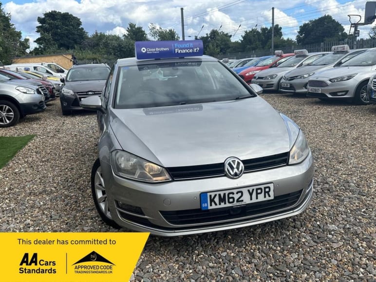 VOLKSWAGEN GOLF