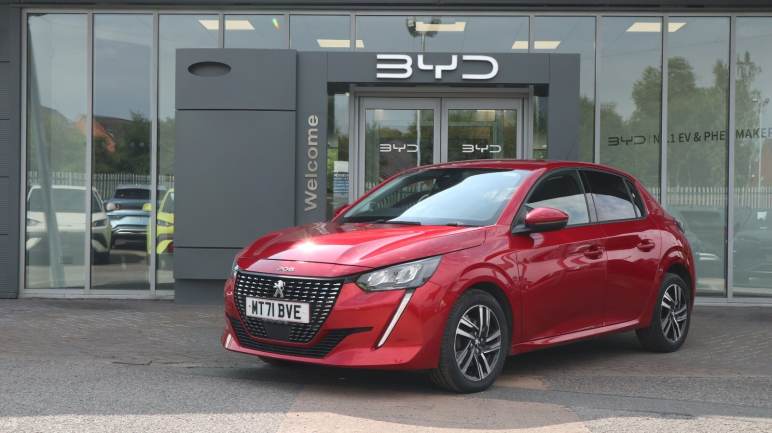 PEUGEOT 208