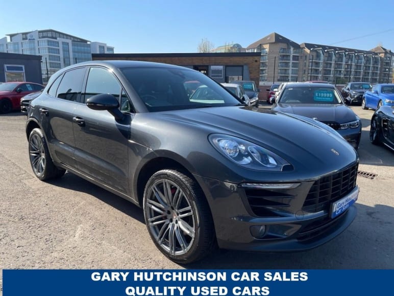 PORSCHE MACAN