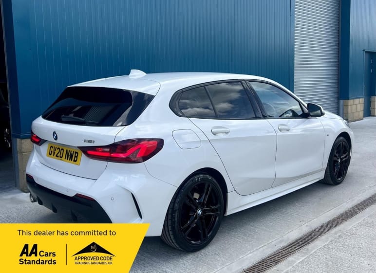 BMW 1 SERIES