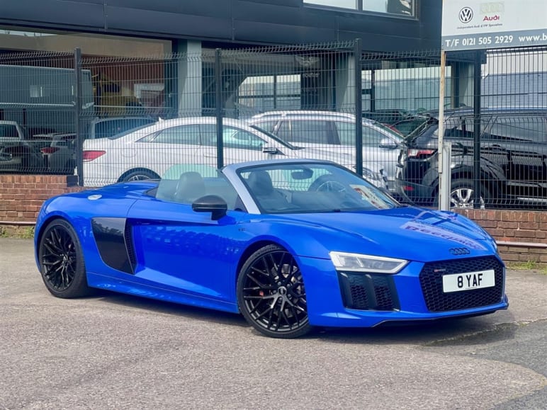AUDI R8