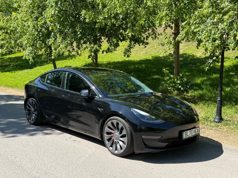 TESLA MODEL 3