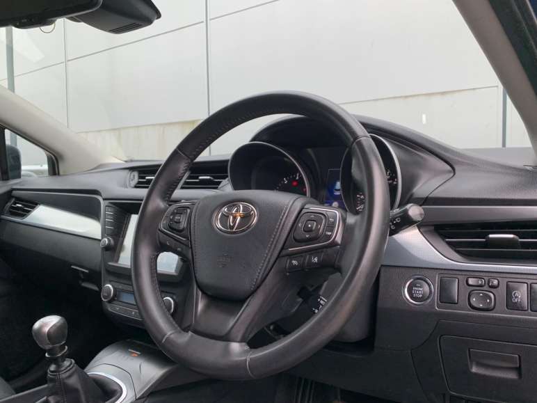 1.6 D-4D Business Edition Plus Touring Sports Euro 6 (s/s) 5dr
