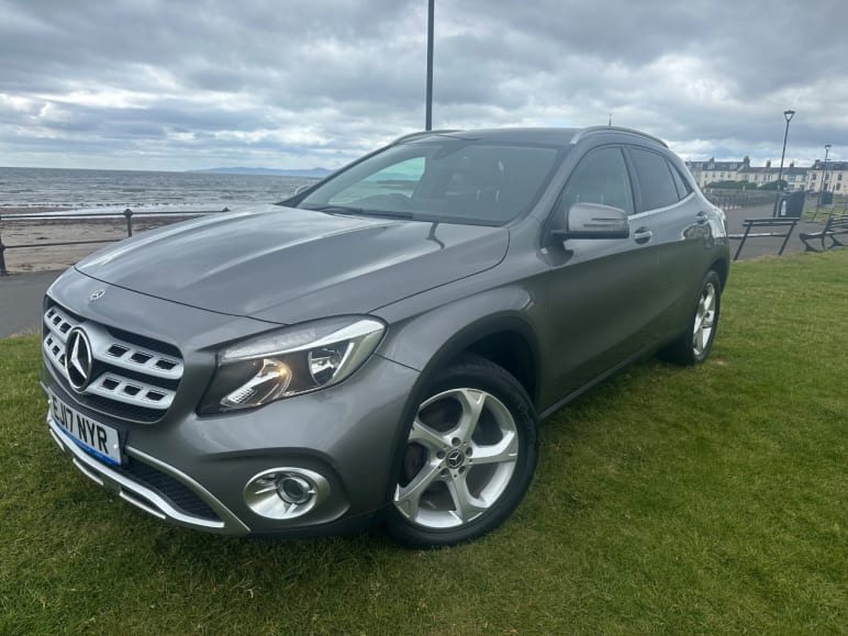 MERCEDES-BENZ GLA