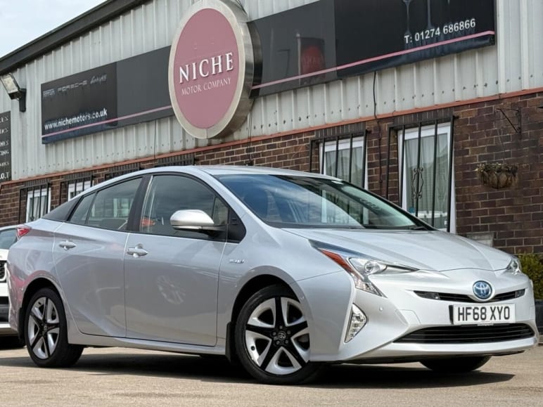TOYOTA PRIUS