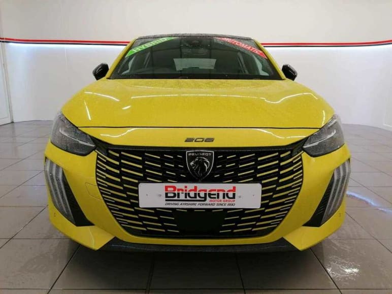 PEUGEOT 208