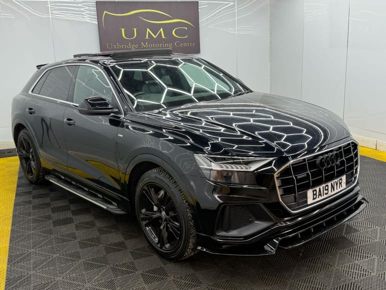 AUDI Q8