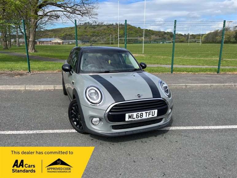 MINI HATCHBACK