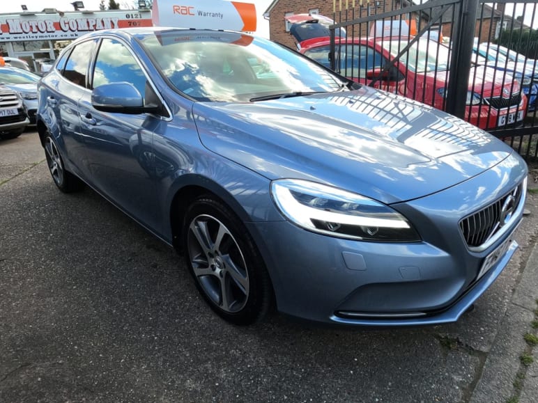 VOLVO V40