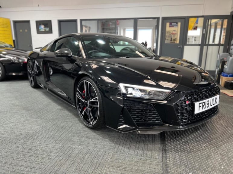 AUDI R8