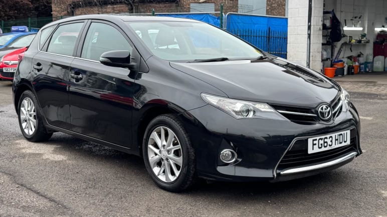 TOYOTA AURIS