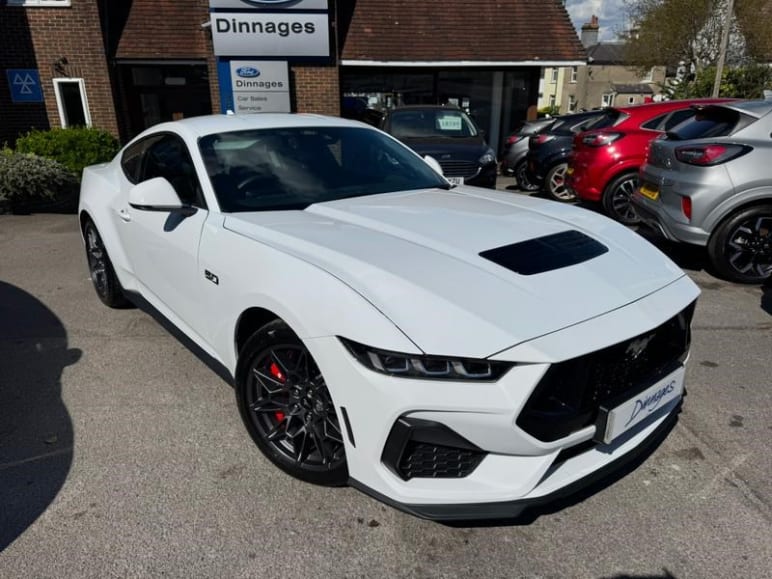 FORD MUSTANG
