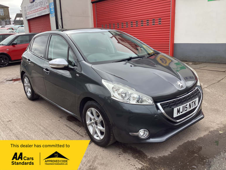 PEUGEOT 208
