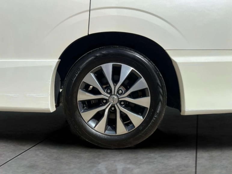 2.0 PURE DRIVE G-PILOT S-HYBRID PETROL AUTO 8 SEAT