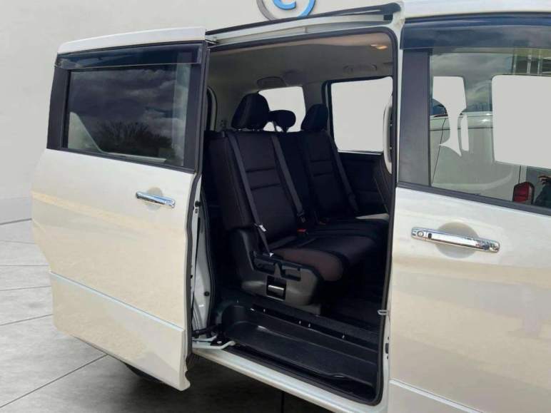 2.0 PURE DRIVE G-PILOT S-HYBRID PETROL AUTO 8 SEAT