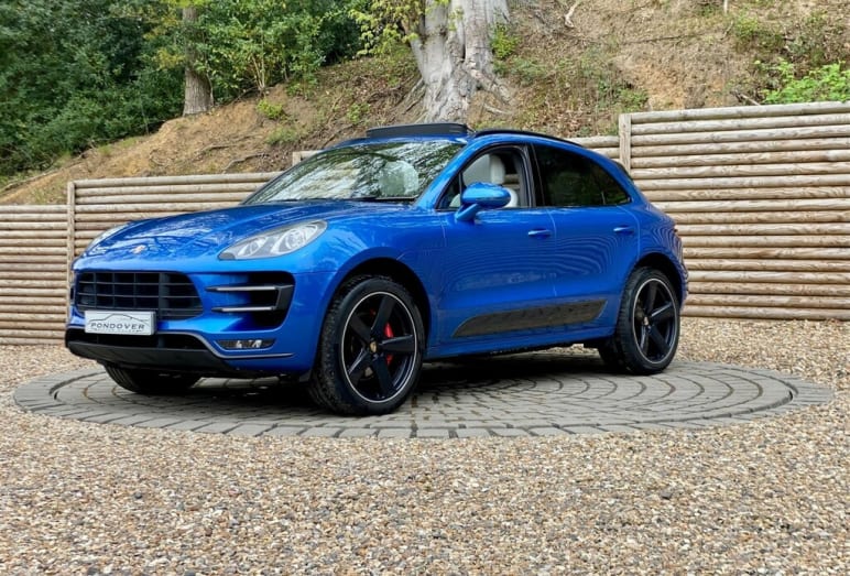 PORSCHE MACAN