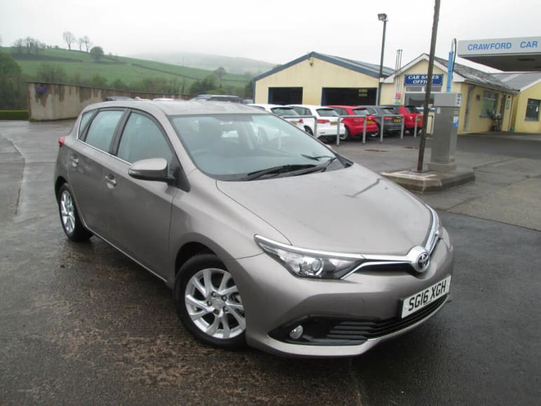 TOYOTA AURIS