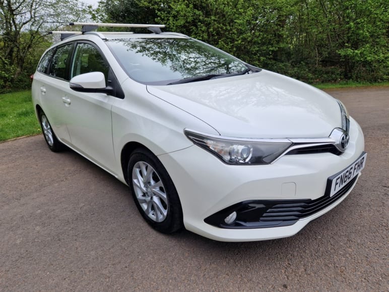 TOYOTA AURIS
