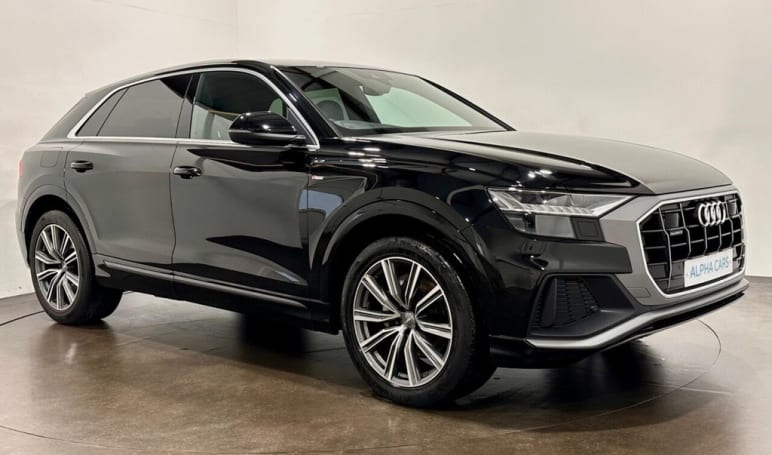 AUDI Q8