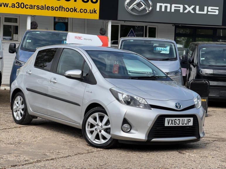 TOYOTA YARIS