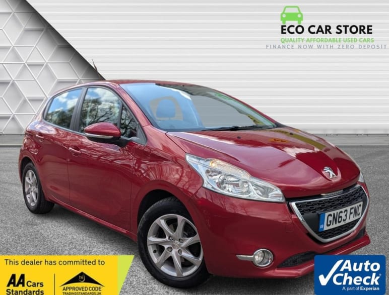 PEUGEOT 208