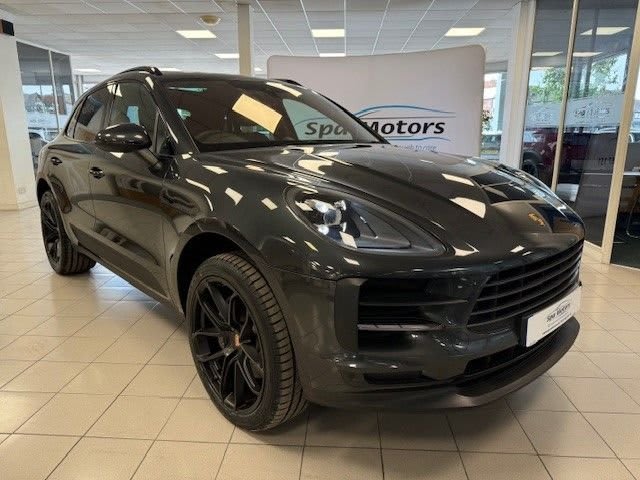 PORSCHE MACAN