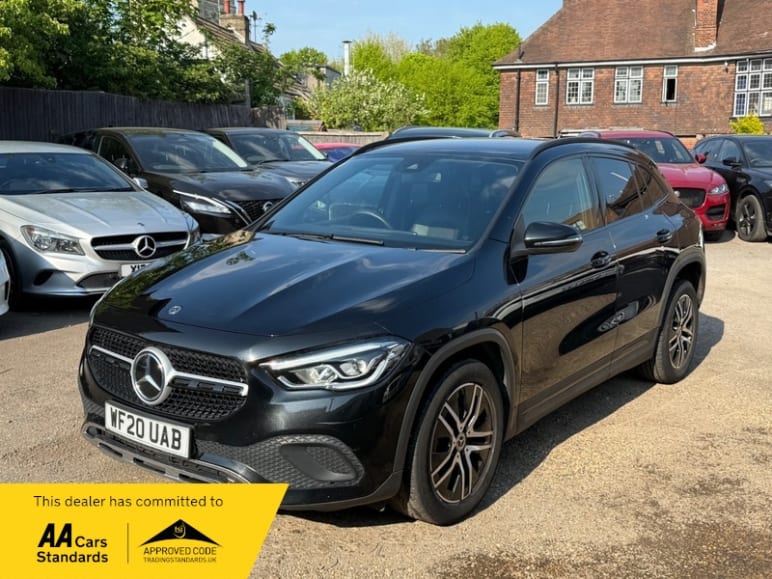 MERCEDES-BENZ GLA