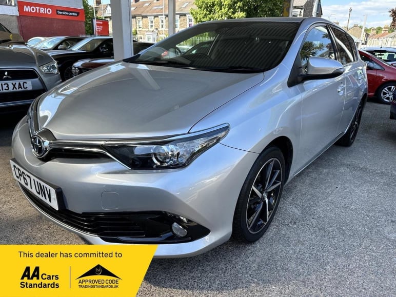 TOYOTA AURIS