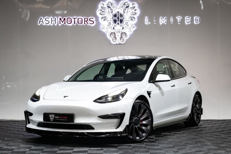 TESLA MODEL 3